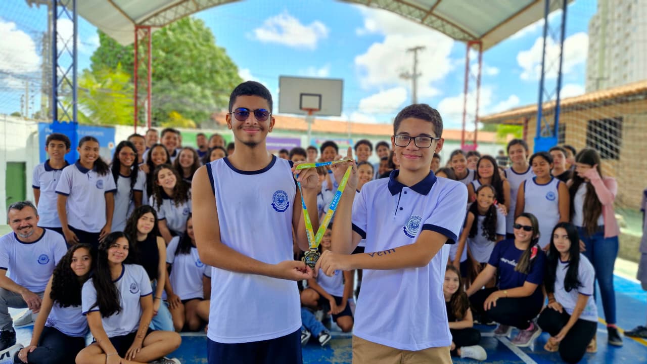Estudantes da Escola Clodomir Teófilo Girão recebem premiação na Olimpíada Nacional de Eficiência Energética