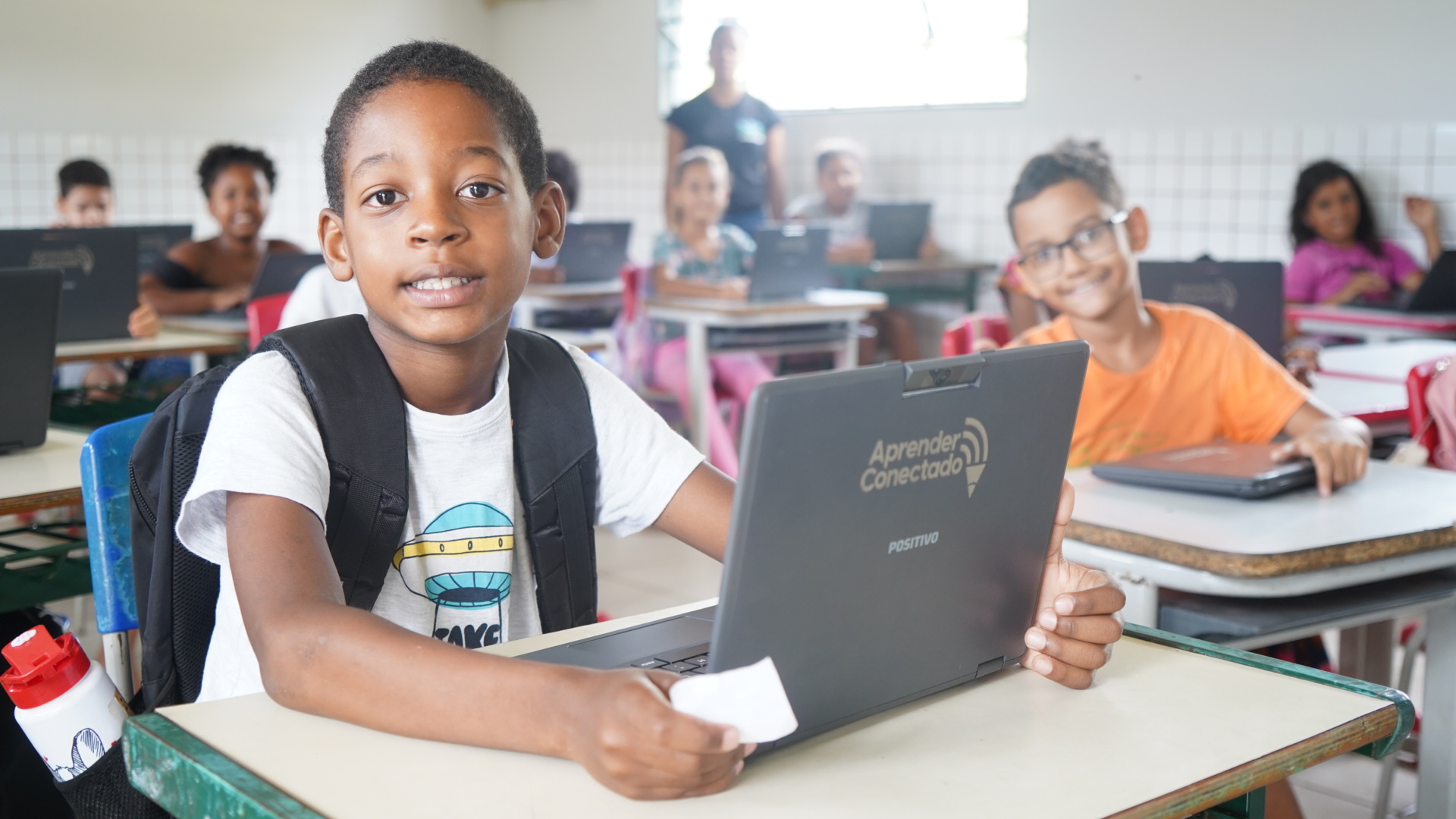 Aprender Conectado encerra 2025 com 16 mil escolas conectadas
