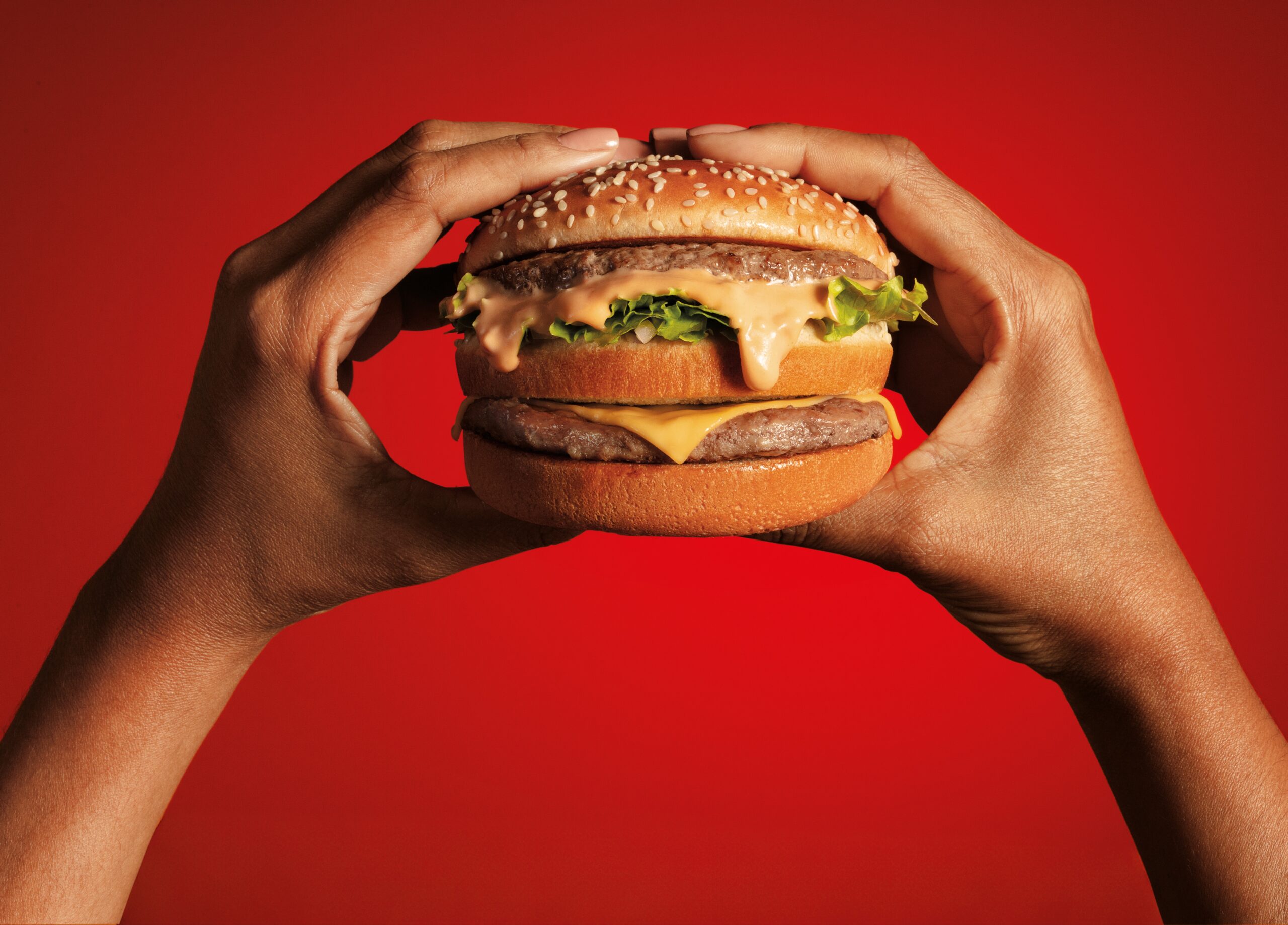 Bob’s celebra 50 anos do Big Bob e reforça legado de um dos sanduíches mais icônicos do país com 2 lançamentos inspirados no clássico cinquentão