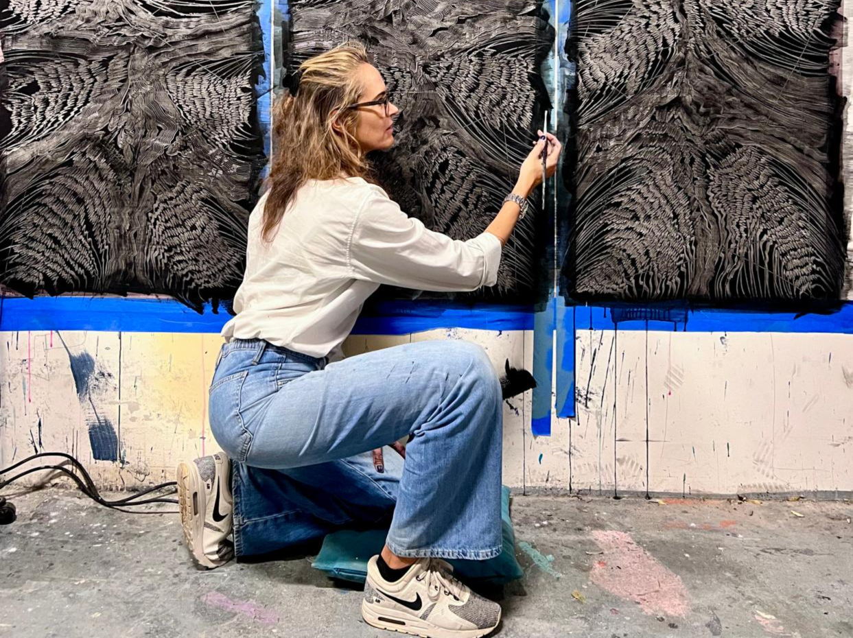 Após destaque no Grand Palais, artista francesa apresenta imersão sensorial em Fortim, no Ceará