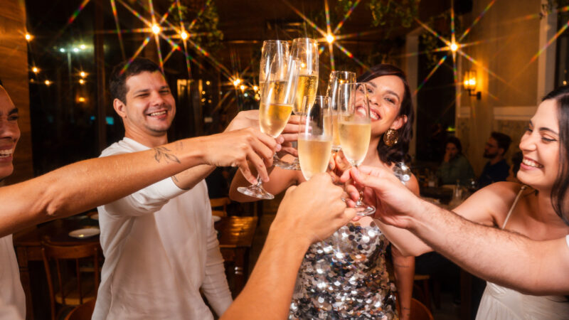 Réveillon em Fortaleza: guia reúne festas à beira-mar, shows gratuitos e experiências exclusivas para a virada do ano