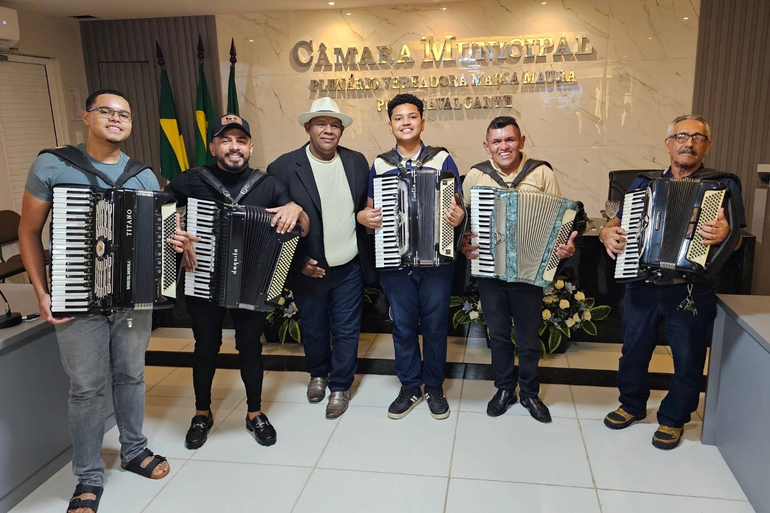 Itaitinga homenageia o sanfoneiro Alan Matias durante Sessão Solene em celebração ao Dia Municipal do Forró