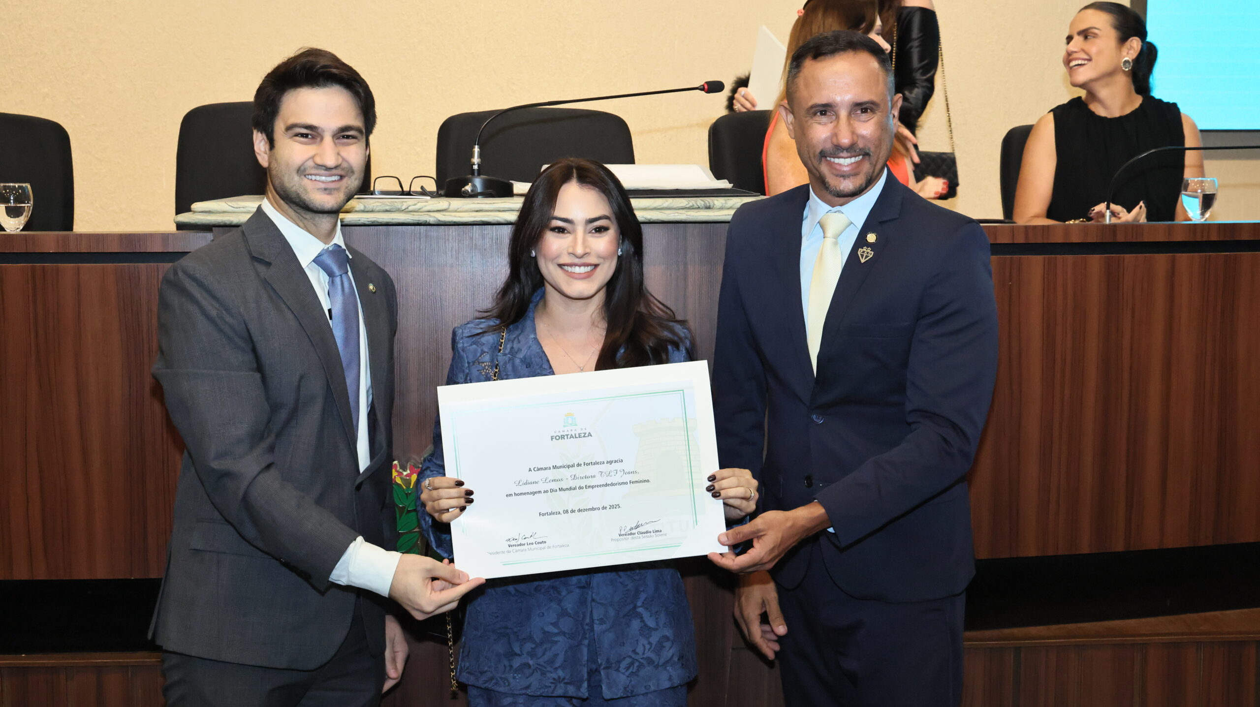 Thicy e Lidyane Lemos, da TLF Jeans, são homenageadas em sessão solene na Câmara Municipal de Fortaleza