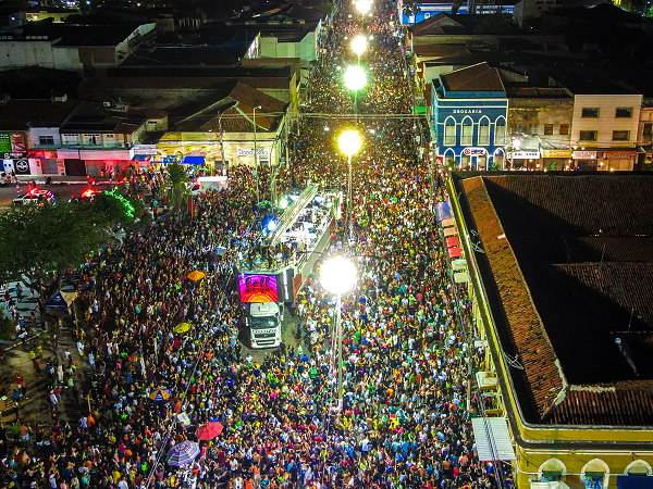 Léo Santana, Daniela Mercury, Melody e Vintage Culture colocam Aracati na nova rota do Carnaval no Nordeste