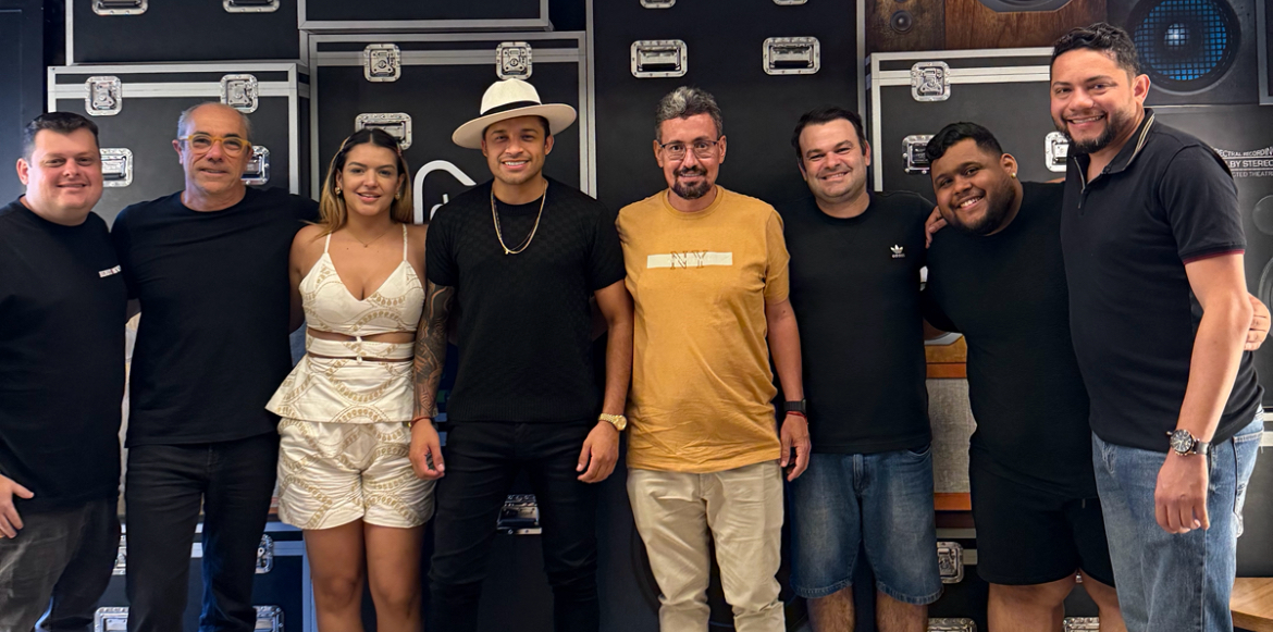 Leonne O Nobre fecha parceria com a D&E Music e inicia nova fase na carreira