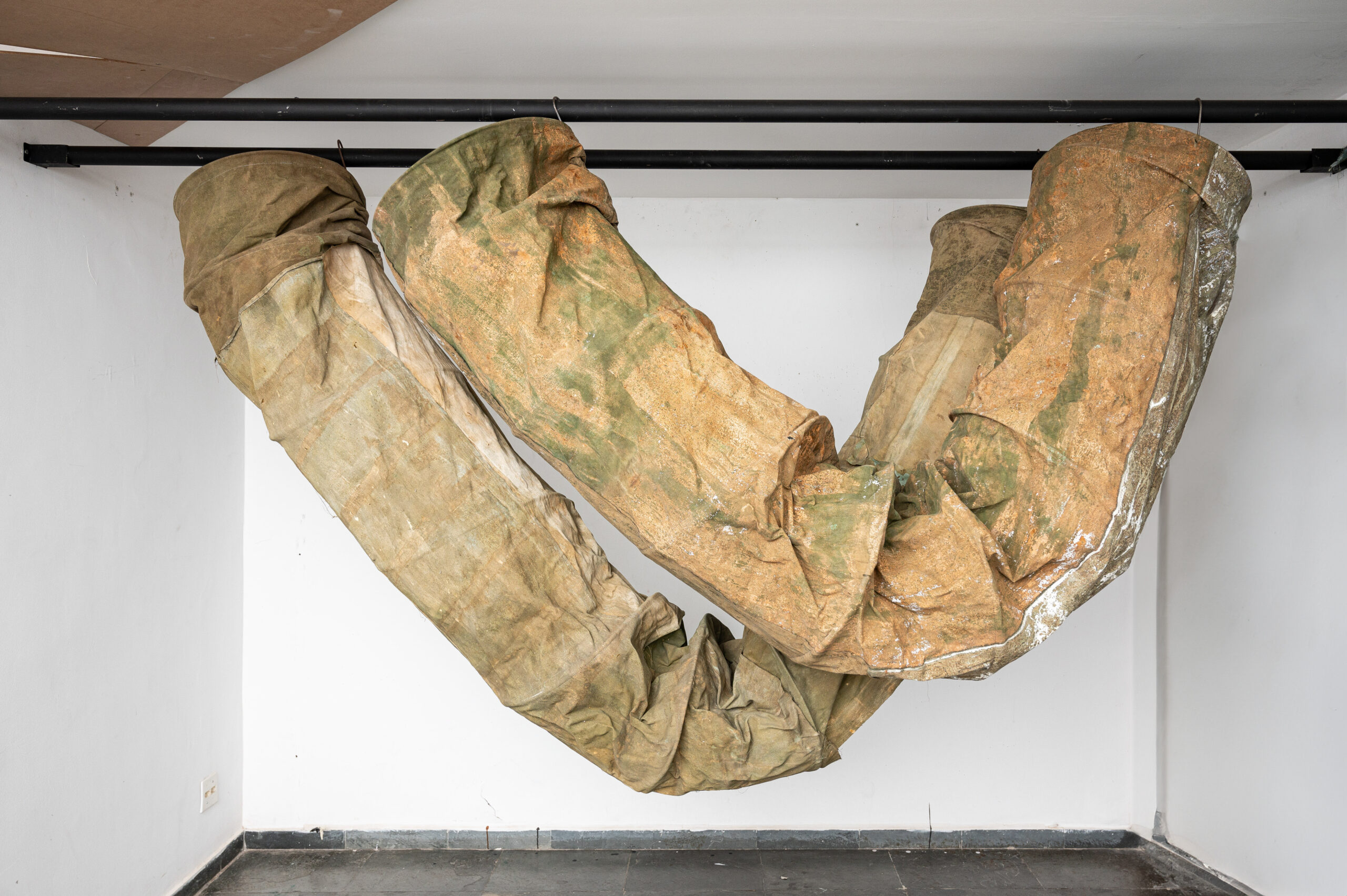 Cave apresenta “Assombro”, primeira exposição individual de Rita Lessa