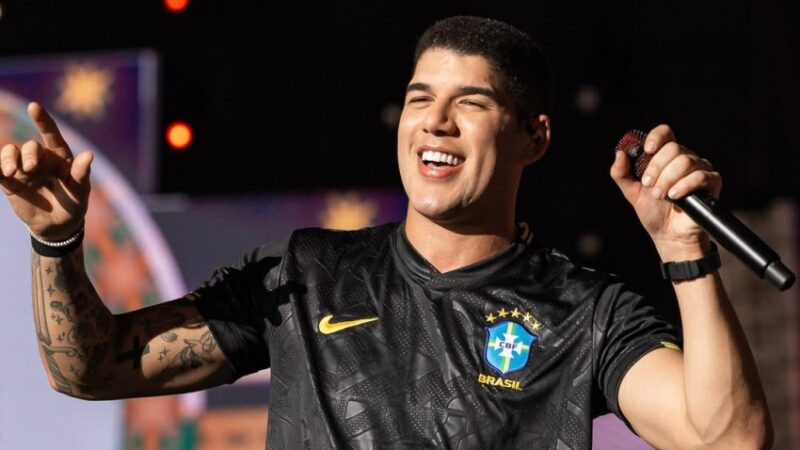 Zé Vaqueiro reúne música e futebol no Muído Sunset com transmissão de Brasil x Noruega em Fortaleza
