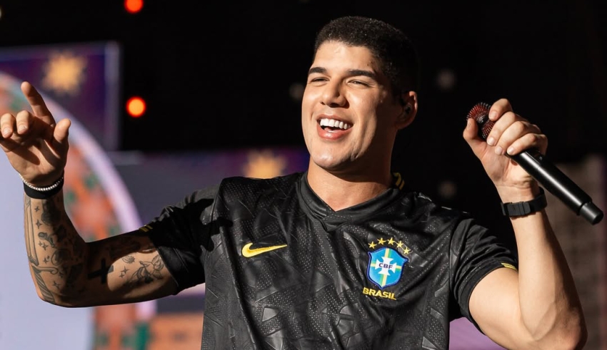 Zé Vaqueiro reúne música e futebol no Muído Sunset com transmissão de Brasil x Noruega em Fortaleza